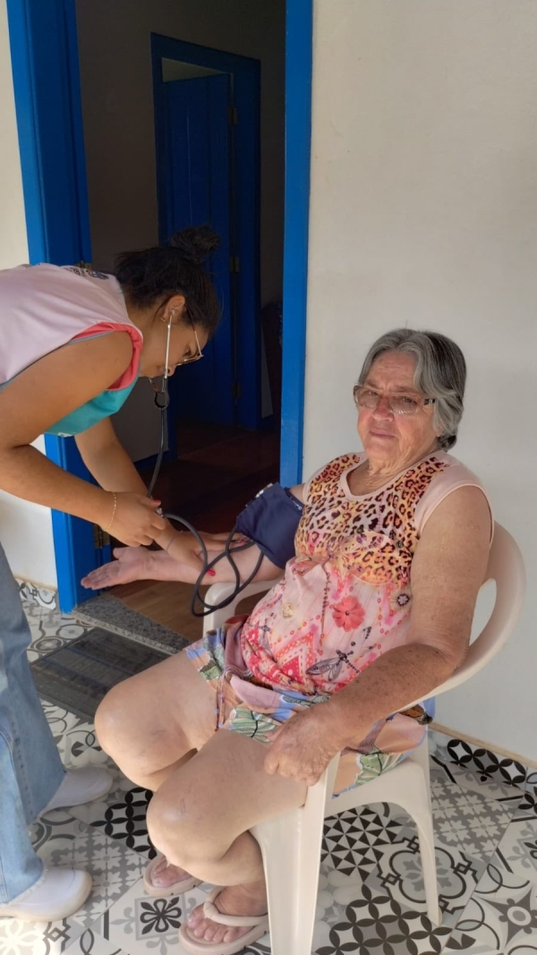 PROJETO SA&Uacute;DE ITINERANTE LEVA ATENDIMENTO E CUIDADO &Agrave;S COMUNIDADES DE RIBEIRO, MINGAU E ROMPE DIA.
