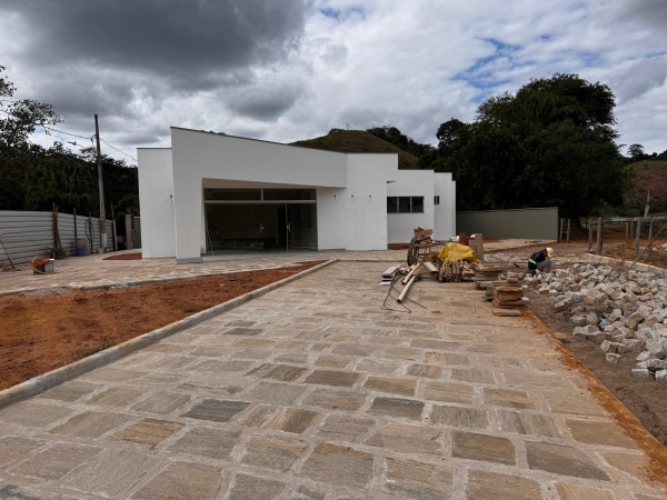 PREFEITURA INICIA CAL&Ccedil;AMENTO DE TRAVESSA DE ACESSO AO CENTRO DE ESPECIALIDADES M&Eacute;DICAS