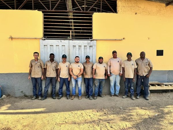 SERVIDORES DE OBRAS RECEBEM NOVOS UNIFORMES