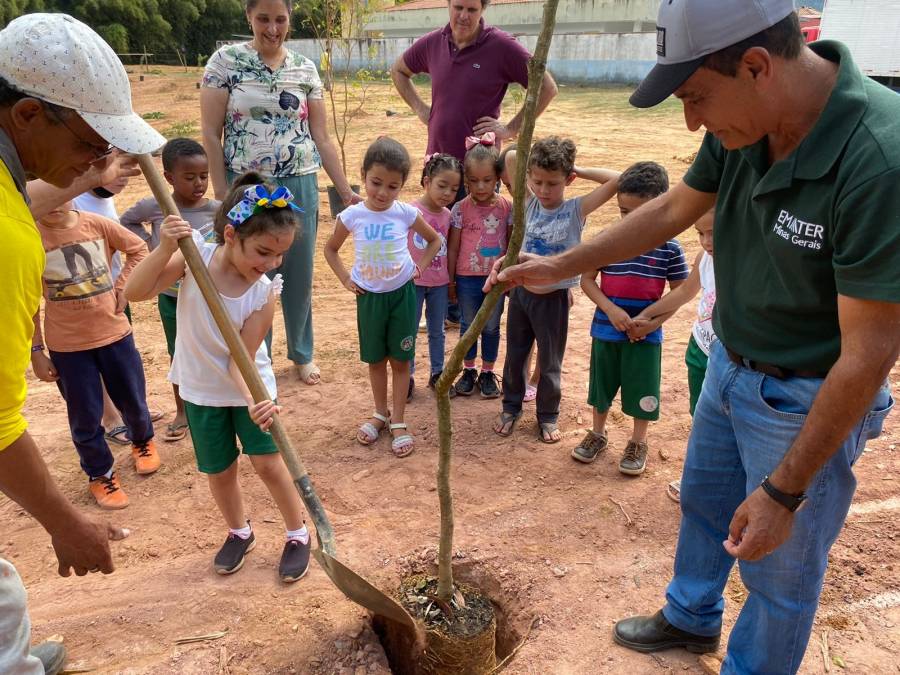 DIA DA ÁRVORE: PLANTIO DE POMAR IRÁ BENEFICIAR ALUNOS DO CEILAC