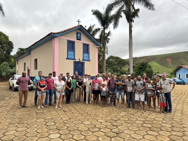 COMUNIDADE DOS MELOS RECEBE ´PREFEITURA EM MOVIMENTO´