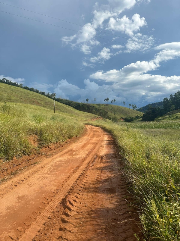 SERVIÇOS DE PATROLAMENTO NA ESTRADA DA COMUNIDADE DO FUNDÃO EM ANDAMENTO!