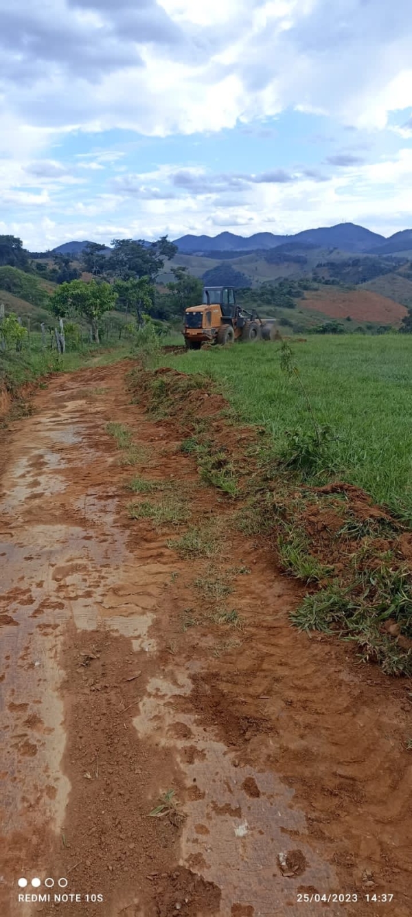 PREFEITURA REALIZA SERVIÇOS NA COMUNIDADE DO FUNIL
