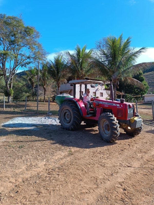 EMATER E PREFEITURA DE DOM SILVÉRIO INICIAM DISTRIBUIÇÃO DE CORRETIVO PARA O SOLO