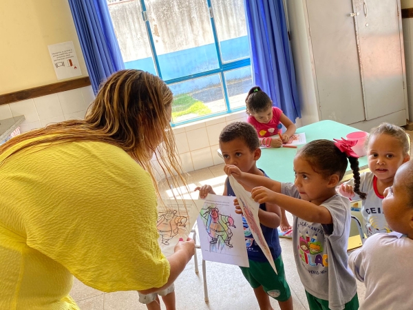 SECRETARIA DE EDUCAÇÃO CONTRATA NEUROPSICOPEDAGOGA PARA AUXILIAR PROCESSOS DE ENSINO E APRENDIZAGEM
