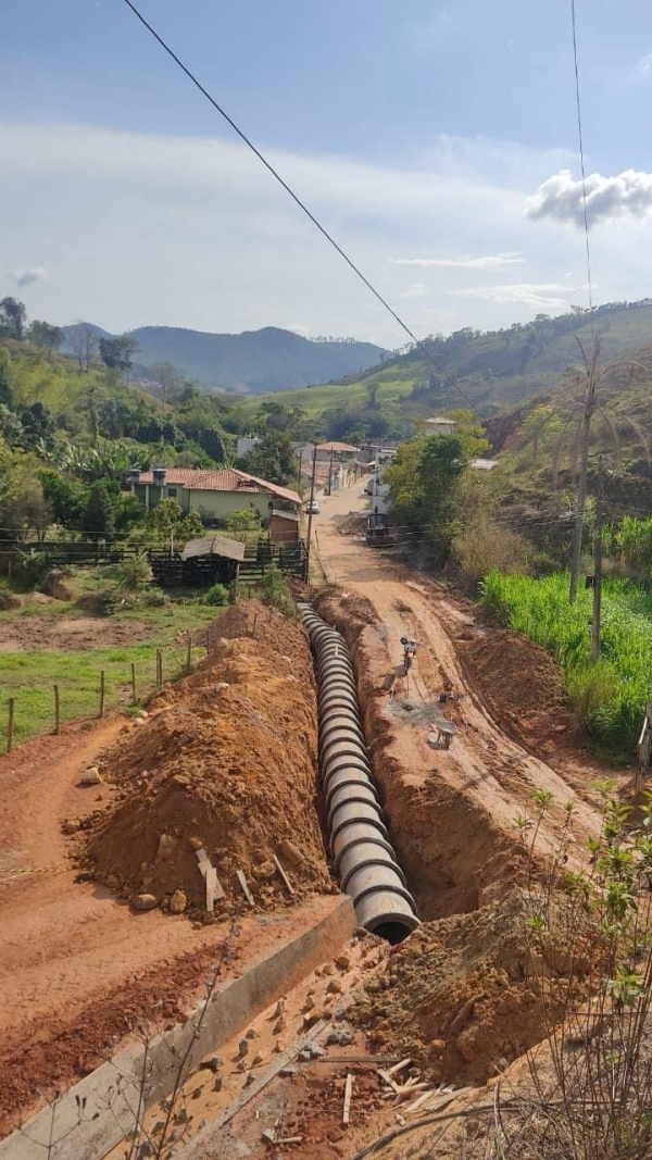 AVANÇAM AS OBRAS NO MORRO DOS PEREIRAS