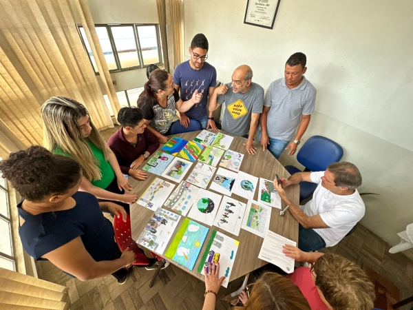 COMISSÃO JULGADORA ESCOLHE VENCEDORES DO CONCURSO DE DESENHO