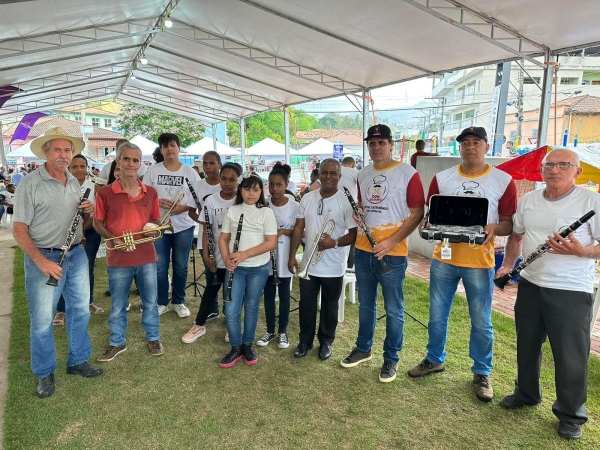 PREFEITURA ENTREGA NOVOS INSTRUMENTOS PARA CORPORAÇÃO PADRE FELISBERTO
