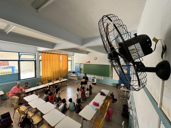 ESCOLA MUNICIPAL E CEILAC RECEBEM VENTILADORES
