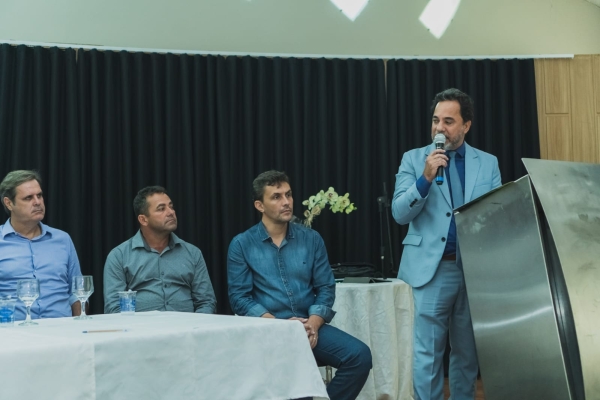 PREFEITO JOSÉ BRÁULIO PRESENTE NA POSSE DA AMEPI E CONSMEPI