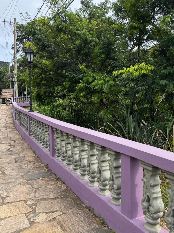 PREFEITURA DE DOM SILVÉRIO REVITALIZA ESPAÇOS PÚBLICOS COM PINTURA E MELHORIAS NA CIDADE
