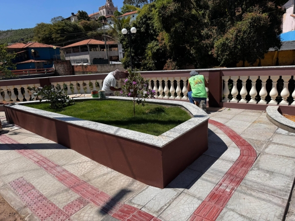 NOVA PRA&Ccedil;A NA PEDRA BRANCA ENTRA NA RETA FINAL E SE TORNA MAIS UM CART&Atilde;O-POSTAL DE DOM SILV&Eacute;RIO.