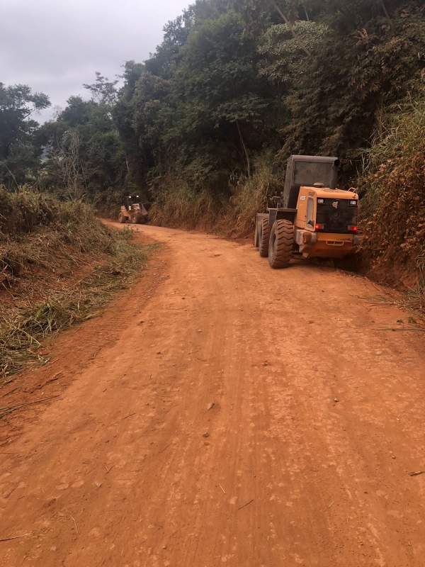 SEGUEM OS TRABALHOS NAS ESTRADAS DE SÃO TOMÉ