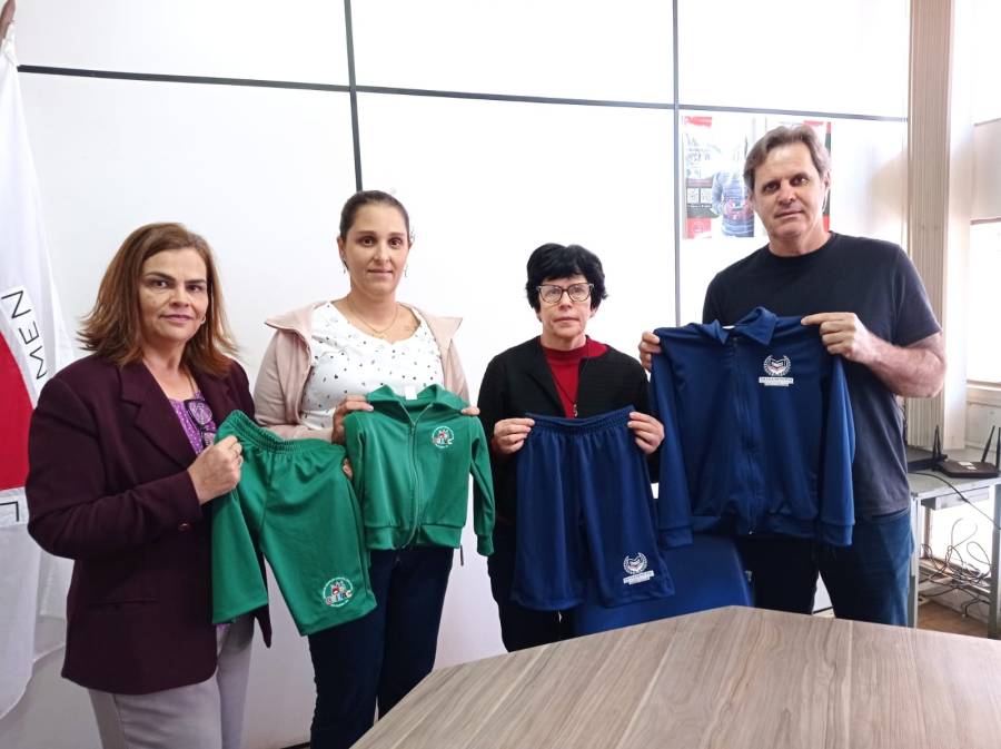ALUNOS DA REDE MUNICIPAL RECEBERÃO UNIFORMES