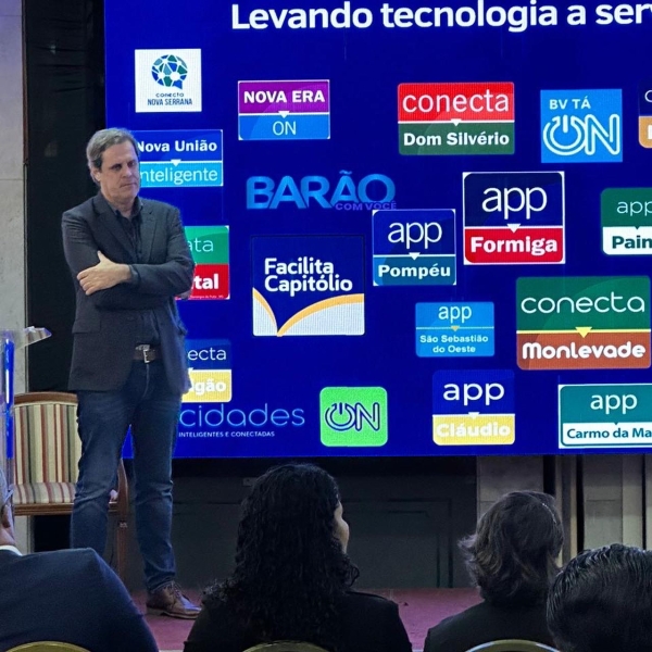 PREFEITO PALESTRA A CONVITE DO SEBRAE