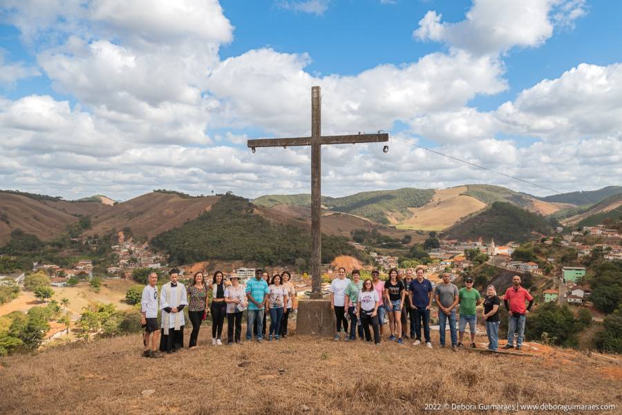 SUBIDA AO MORRO DO CRUZEIRO E ABERTURA DAS CAPSULAS DO TEMPO