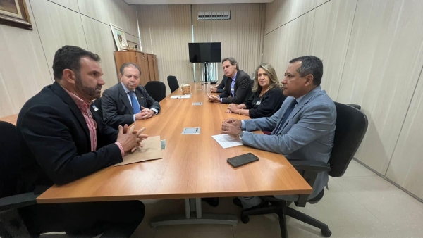 PREFEITO CUMPRE AGENDA EM BRASÍLIA