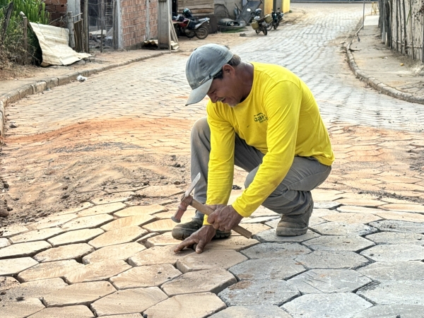 SECRETARIA DE OBRAS REALIZA INTERVENÇÃO NA RUA JOSÉ NUNES CORDEIRO