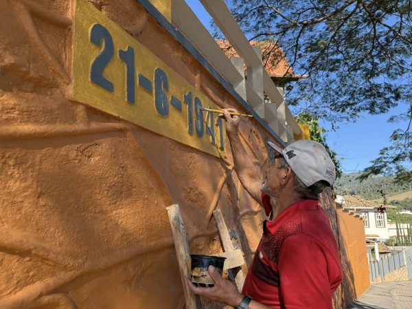 REVITALIZA&Ccedil;&Atilde;O DA PRA&Ccedil;A DO SANTU&Aacute;RIO TORNA DOM SILV&Eacute;RIO AINDA MAIS ACOLHEDORA