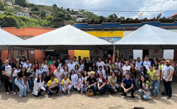 DIA DA SAÚDE E CIDADANIA REÚNE CENTENAS DE PESSOAS NA PRAÇA PRESIDENTE VARGAS