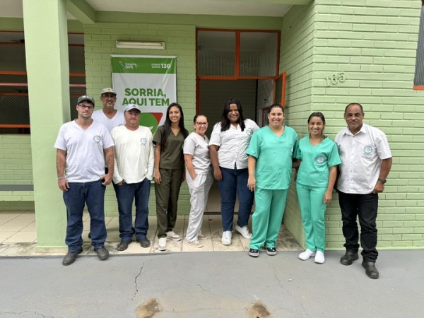 SERVIDORES DA SAÚDE RECEBEM UNIFORMES