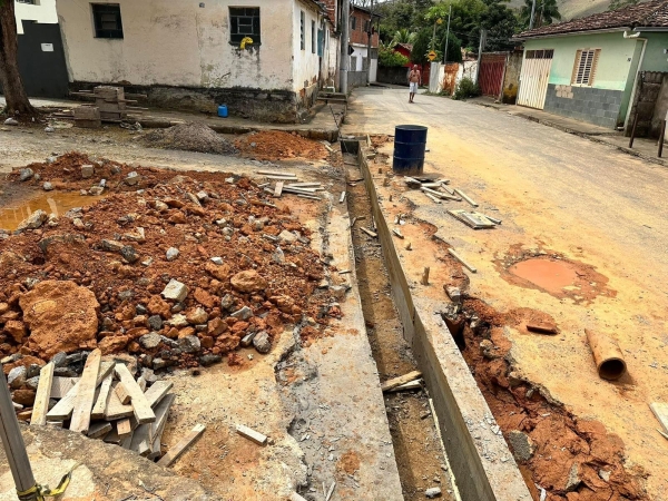 PREFEITURA CONSTROI GALERIA PLUVIAL NO BAIRRO SÃO GERALDO