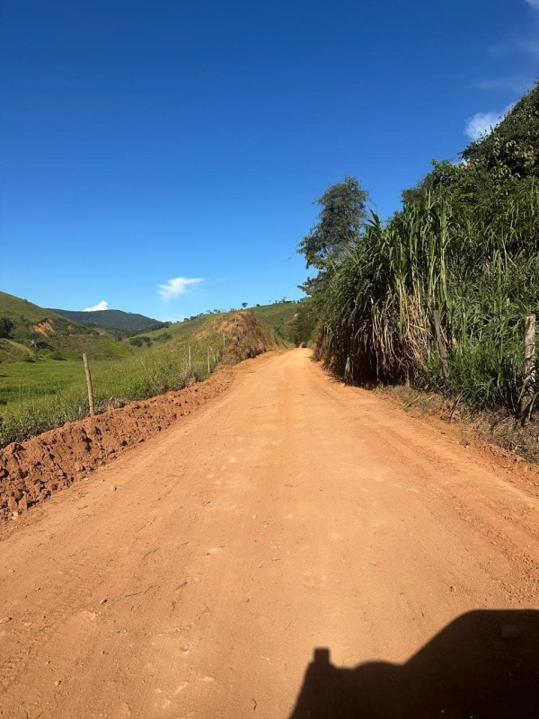PREFEITURA DE DOM SILVÉRIO REALIZA ALARGAMENTO E PATROLAMENTO DAS VIAS NA COMUNIDADE DO QUINTÃO
