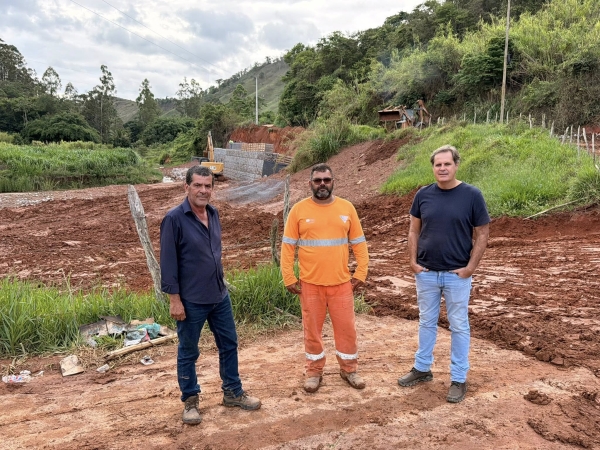 DOM SILV&Eacute;RIO GARANTE SEGURAN&Ccedil;A VI&Aacute;RIA COM CONSTRU&Ccedil;&Atilde;O DE MUROS DE CONTEN&Ccedil;&Atilde;O NA MG-120