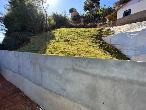 CONCLUÍDA A OBRA DE CONSTRUÇÃO DE MURO DE CONTENÇÃO