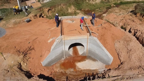 SECRETARIA DE OBRAS AVAN&Ccedil;A NA FASE FINAL DA NOVA PONTE EM MATIP&Oacute;, GARANTINDO SEGURAN&Ccedil;A E MOBILIDADE.