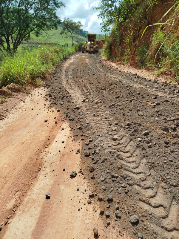 CASCALHAMENTO DAS ESTRADAS NO QUINTÃO: MELHORANDO A MOBILIDADE E QUALIDADE DE VIDA