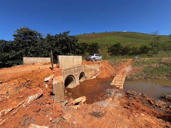 SECRETARIA DE OBRAS DE DOM SILVÉRIO CONCLUI RECUPERAÇÃO DA PONTE DE ÁGUA NA LOCALIDADE BARROSO