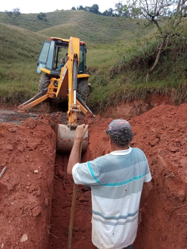 INFRAESTRUTURA RURAL: DOM SILVÉRIO AVANÇA COM INSTALAÇÃO DE SISTEMAS DE MANILHAMENTO NA LOCALIDADE DE PINHEIRO