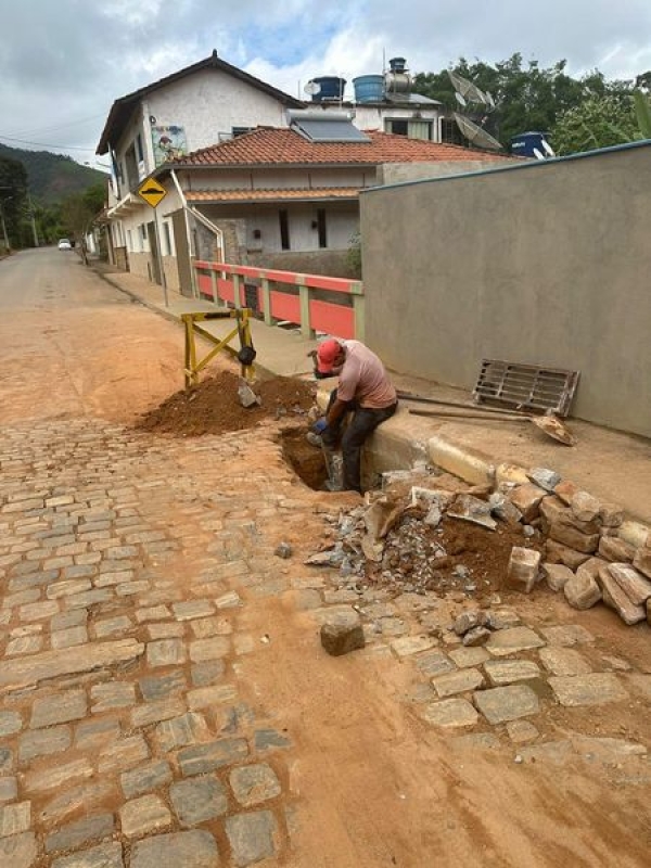 SECRETARIA DE OBRAS CONSTROI BOCAS DE LOBO NO BAIRRO CAMPESTRE