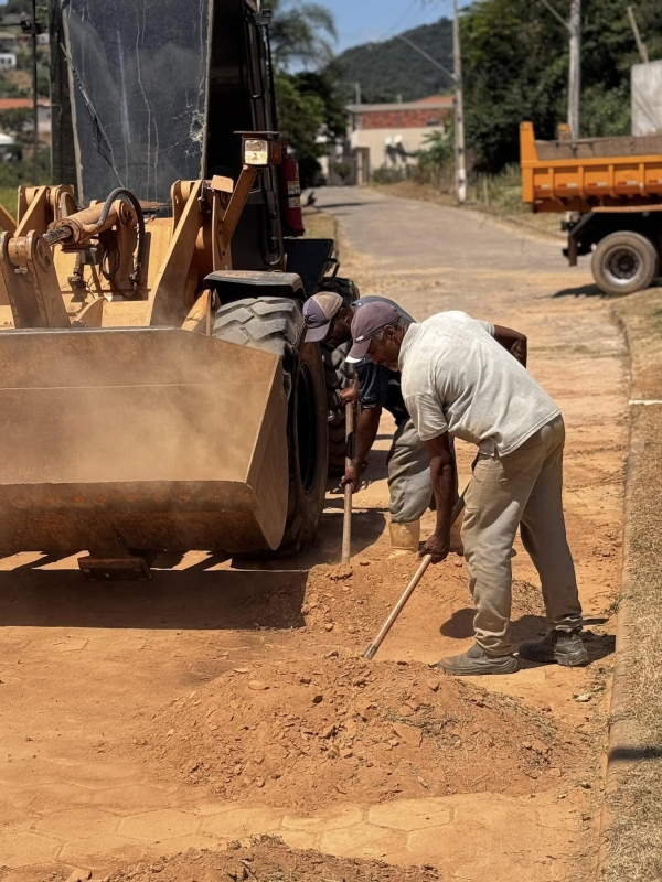 PREFEITURA DE DOM SILVÉRIO REALIZA LIMPEZA E MANUTENÇÃO NO BAIRRO VALE VERDE: COMPROMISSO COM A QUALIDADE DE VIDA E O BEM-ESTAR DA COMUNIDADE