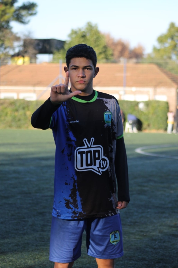ATLETA DO &#039;PROJETO GOL DE LETRA&#039; DESTACA-SE EM CAMPEONATO INTERNACIONAL