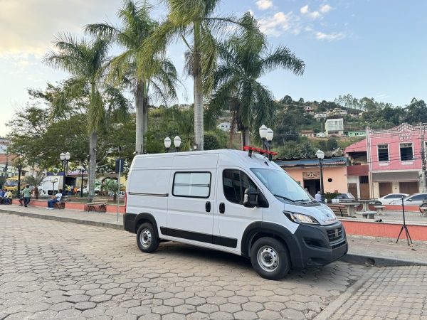 PREFEITURA RECEBE NOVA AMBULÂNCIA