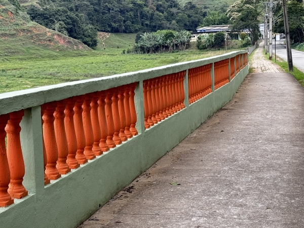 SECRETARIA DE OBRAS CONCLUI PINTURA DA PISTA DE CAMINHADA NA MGC 120