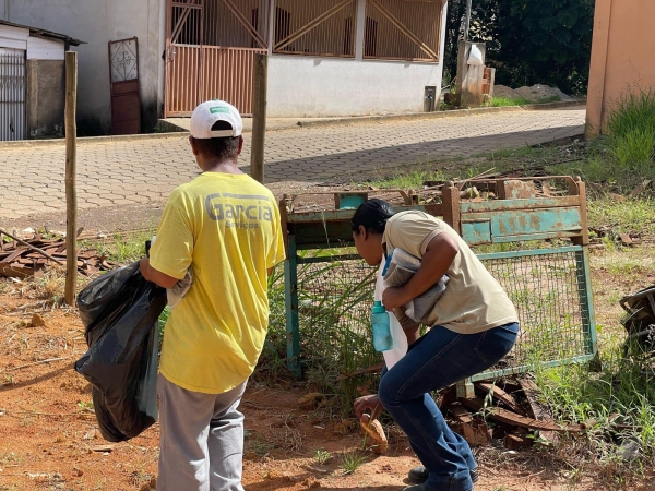 VIGILÂNCIA EPIDEMIOLÓGICA REALIZA LIMPEZA DE LOTES VAGOS