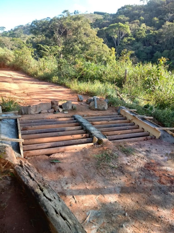 PREFEITURA CONCLUI INSTALA&Ccedil;&Atilde;O DE MATA BURRO NA COMUNIDADE PEDRAS