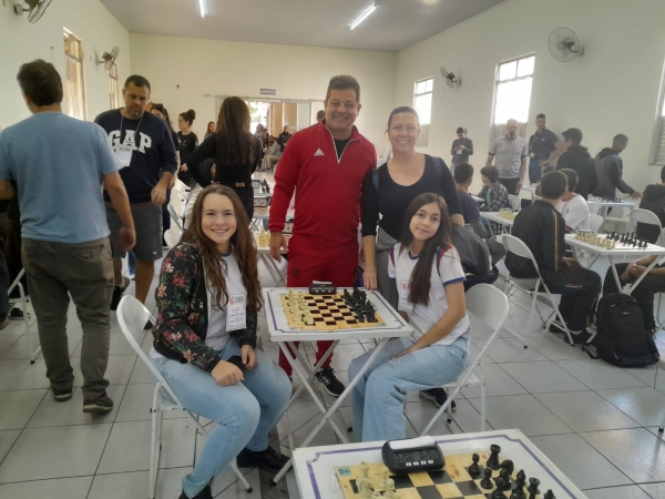 ATLETAS SILVERIENSES DESTACAM NO JEMG