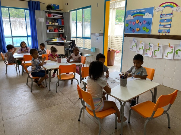 SECRETARIA DE EDUCAÇÃO APRESENTA NOVOS MOBILIÁRIOS