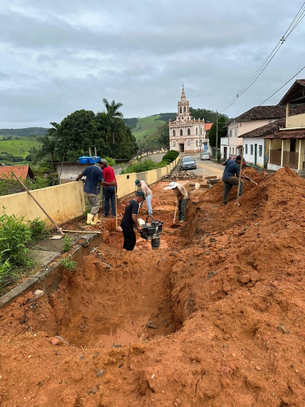 SECRETARIA DE OBRAS INTENSIFICA RECUPERAÇÃO DA RUA CORONEL BATISTA E OUTRAS ÁREAS NO CENTRO DA CIDADE