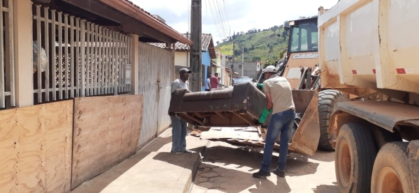 DENGUE: PREFEITURA REALIZA MAIS UM BOTA-FORA