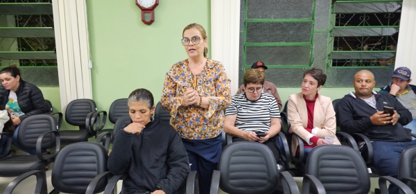 SECRETARIA DE EDUCAÇÃO PARTICIPA DA REUNIÃO DA CÂMARA DE VEREADORES