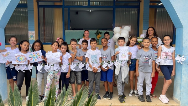 REDE MUNICIPAL DE EDUCAÇÃO REALIZA MOBILIZAÇÃO PELA PAZ