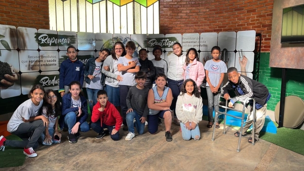 ESTUDANTES VISITAM CENTRO DE EDUCAÇÃO AMBIENTAL