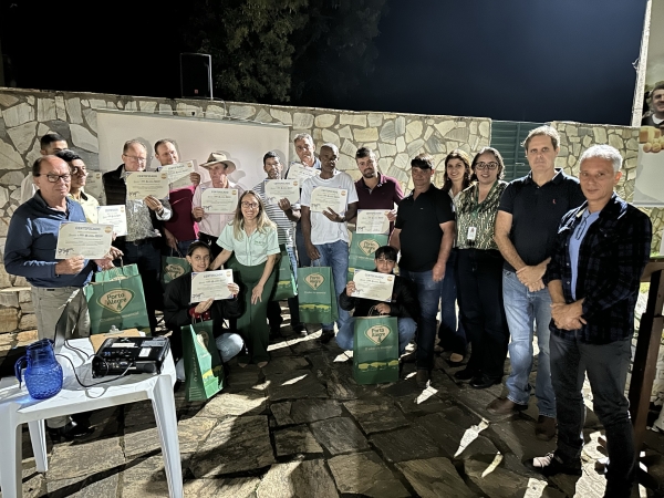 PREMIAÇÃO DO TORNEIO LEITEIRO REÚNE MAIS DE 100 NA FAZENDA CAMPANHA