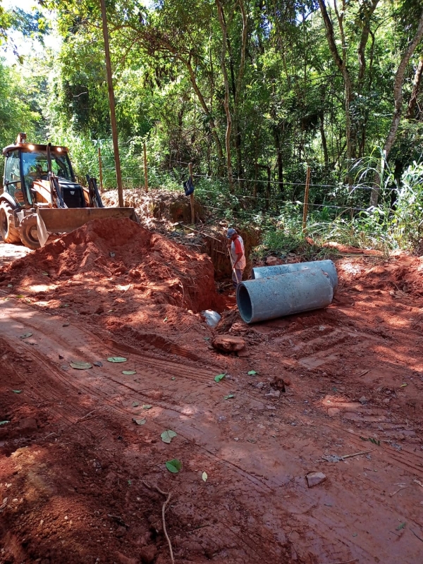 SECRETARIA DE AGRICULTURA REALIZA MANILHAMENTO NA ESTRADA DE ACESSO A COMUNIDADE PEREIRAS