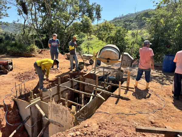 SECRETARIA DE OBRAS SEGUE EMPENHADA NA CONSTRUÇÃO DE MATA-BURROS